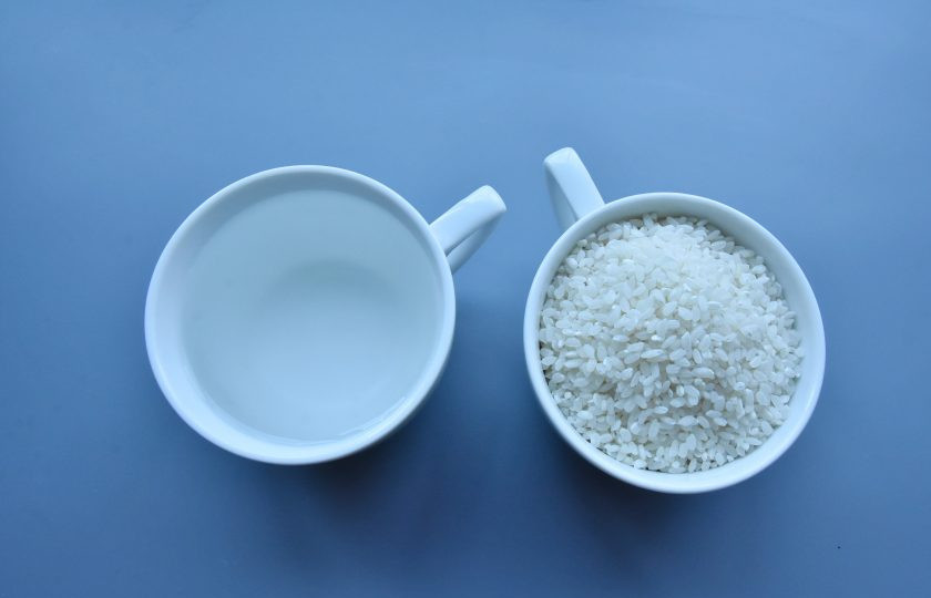 1. Этап. Суп Том ям с мидиями: К супу Том ям отварите рис. Чтобы рис получился рассыпчатым возьмите рис и воду в соотношении 1:1,5.