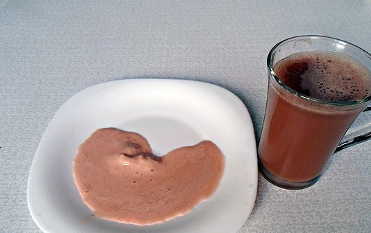 1. Этап. Колдуны с мясом: Обязательно добавьте в тесто крахмал, который осел на дно чашки с соком картофеля.