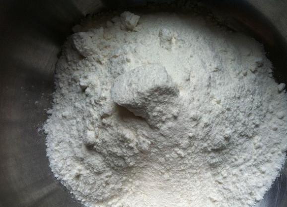 1. Этап. Шоколадные кейк-попсы: 1. Сначала просейте вместе муку и смесь для кекса.