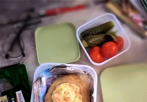 1. Этап. Ржаные ватрушки с картофелем и ветчиной: Ватрушки можно есть и горячими, и остывшими, и если есть СВЧ, то их можно подогреть немного перед употреблением.