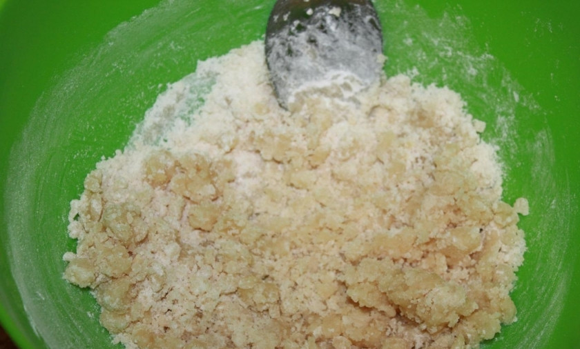 1. Этап. Дрожжевое тесто без опары: 2. Тщательно перемешиваю все ингредиенты ложкой.