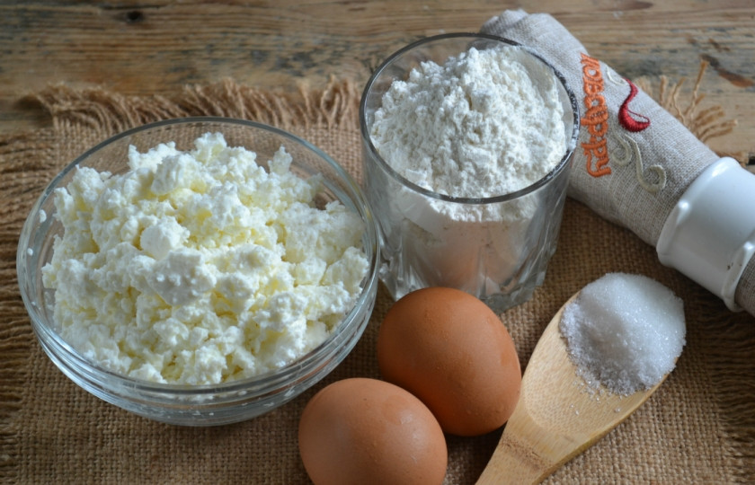 1. Этап. Ленивые вареники с творогом: Подготовьте все необходимые ингредиенты.