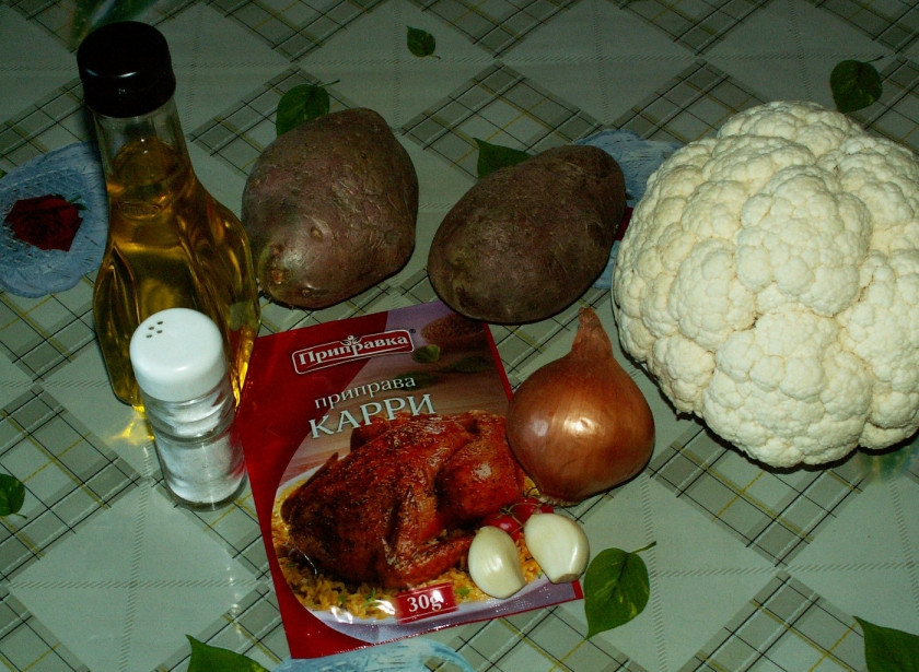 1. Этап. Тушеная картошка с цветной капустой: 1. Самые доступные продукты понадобятся для этого блюда. Тушеная картошка с цветной капустой может быть с мясом, а может только из овощей - по вашему желанию. Если нет времени, то можно приготовить рагу только из картофеля и капусты.