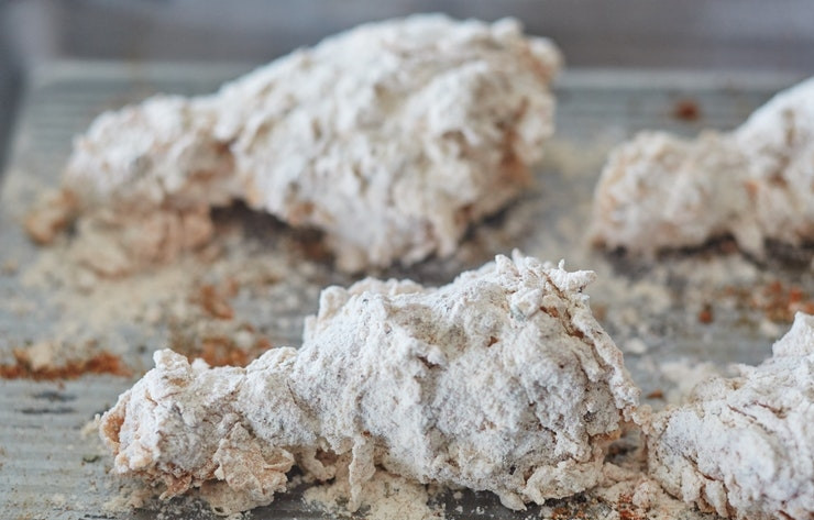 1. Этап. Жареная курица в хрустящей панировке: 5. Оставьте курочку 