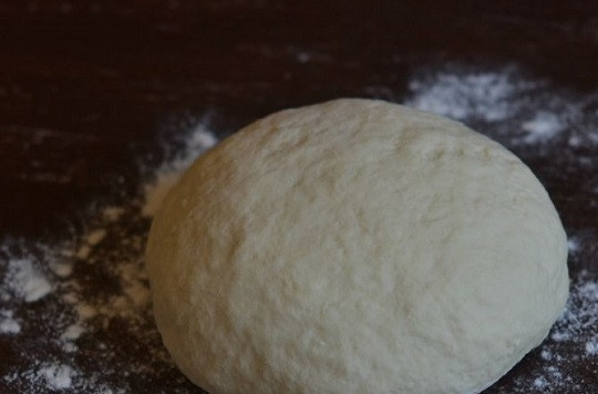 1. Этап. Чебуречное тесто: 5. Все, чебуречное тесто готово. Накройте его чистым полотенцем и пусть 