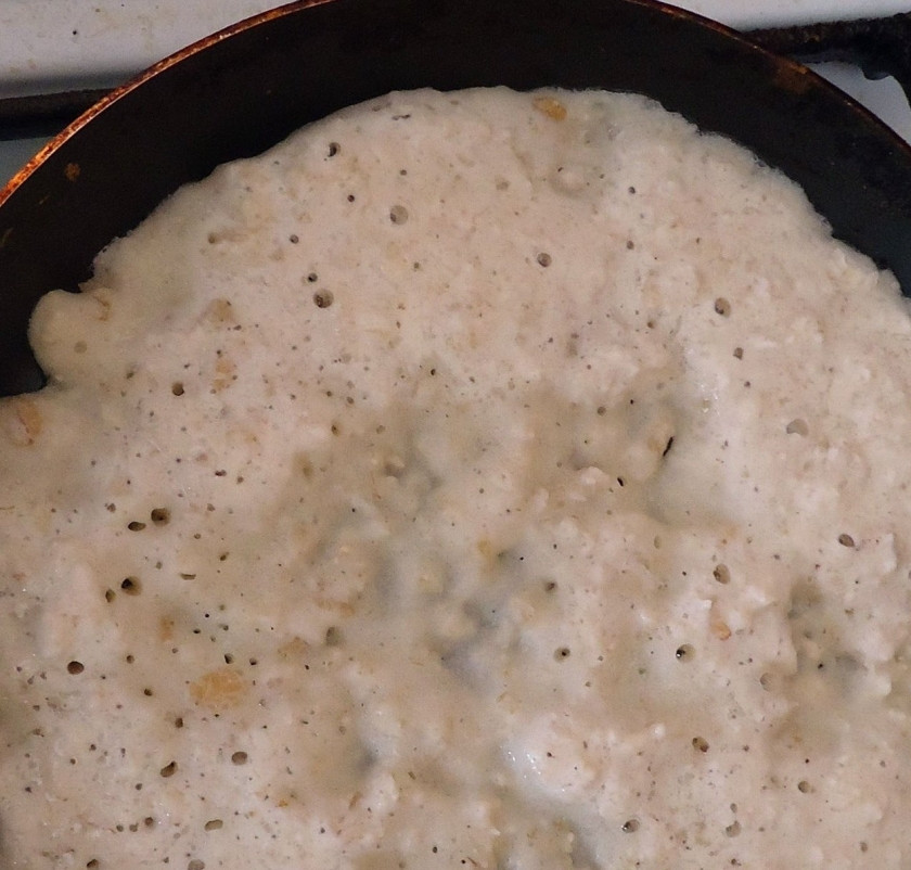 1. Этап. Постные блины из овсяных хлопьев: Жарьте с двух сторон.