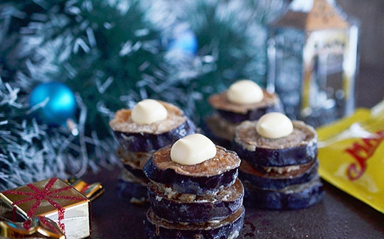 1. Этап. Башенки из баклажан с орехами: Подайте к столу. Приятного аппетита!