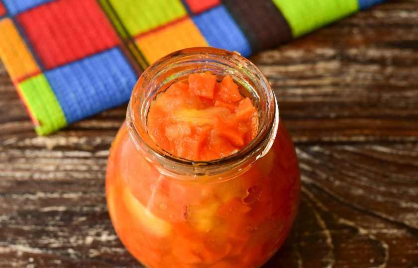 1. Этап. Варенье из моркови и яблок: Готовое варенье выложите в стеклянную банку.