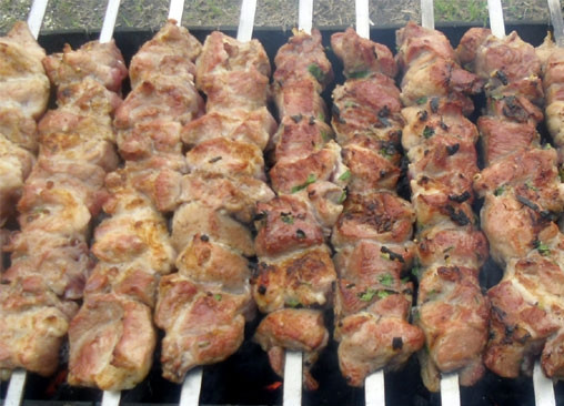 1. Этап. Шашлык по-американски: Жарить на углях, постоянно переворачивая. Приятного аппетита!