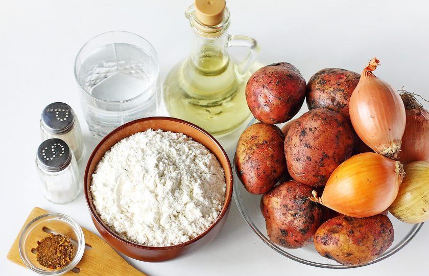 1. Этап. Постные манты с картошкой: Подготовьте все ингредиенты.