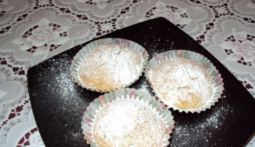 1. Этап. Маффины с фейхоа: 7. Выпекаем маффины в разогретом до 220 градусов духовом шкафу около получаса. Готовность проверяйте спичкой.