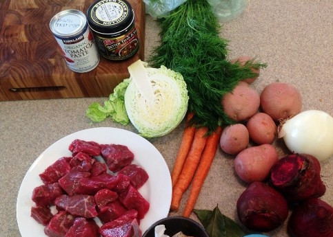 1. Этап. Суп (борщ) с мясом: Подготовим все необходимые ингредиенты для приготовления борща.