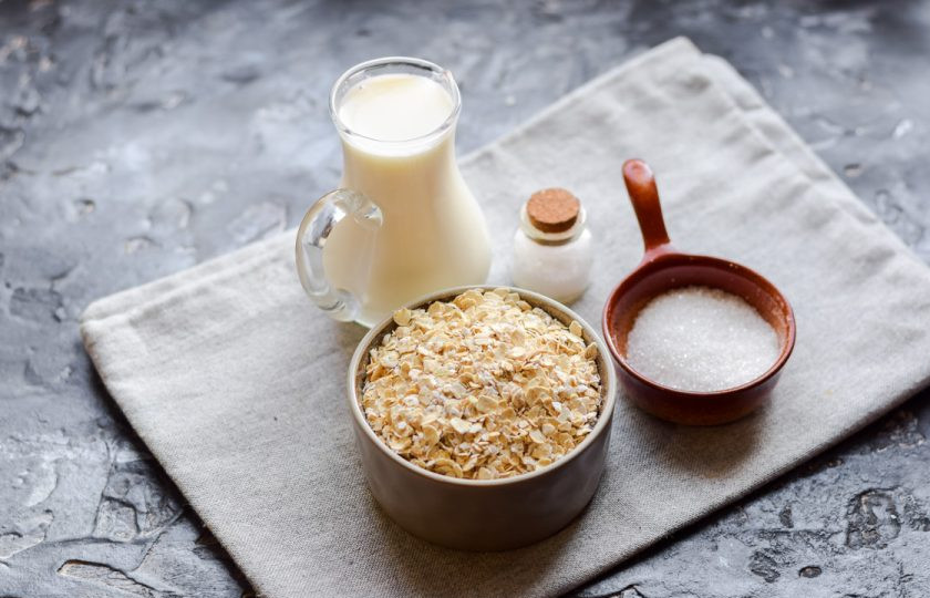 1. Этап. Овсянка без варки: Подготовьте необходимые ингредиенты.