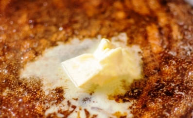 1. Этап. Лангет с соусом: Когда соус начнет густеть, уберите травку, а добавьте соль и сливочное масло. Хорошо перемешайте, оставьте на несколько секунд и убирайте сковороду с огня. Поливаем лангет соусом и наслаждаемся вкусным блюдом.