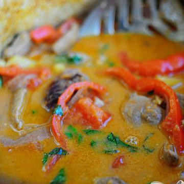 1. Этап. Утка карри по-тайски: Хорошенько перемешайте, снимите с плиты.