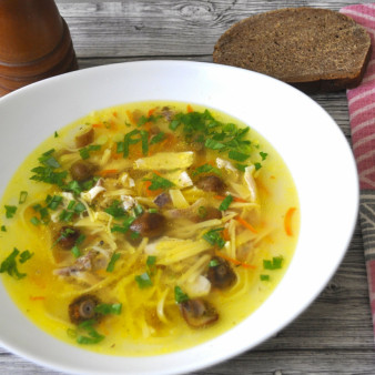 Куриная лапша с опятами