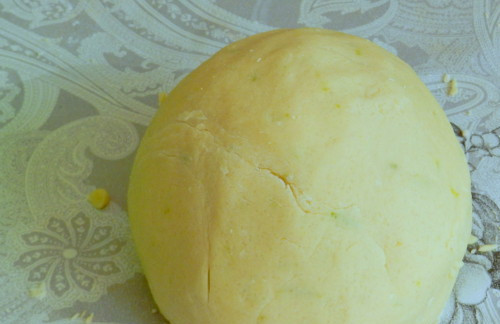 1. Этап. Печенье с лаймом: Затем заверните его в пленку и отправьте на час в холодильник.