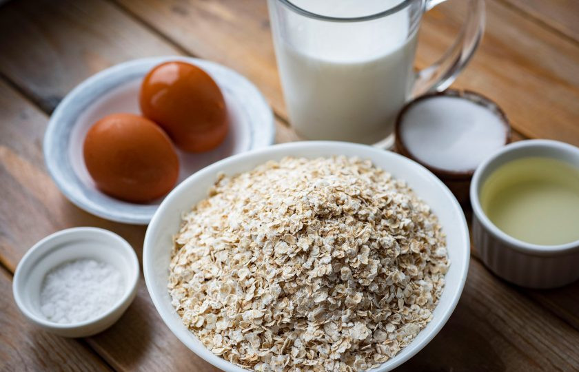 1. Этап. Овсяный хлеб на кефире без дрожжей: Подготовьте все ингредиенты.