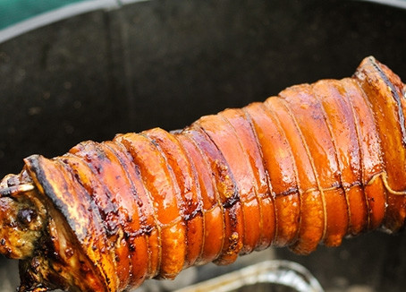 1. Этап. Поркетта: 5. Рулет коптите при температуре 70 градусов в течение трех часов.