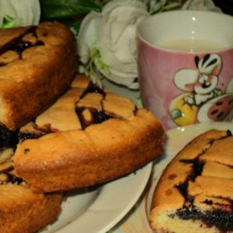 Пирог с черничным джемом