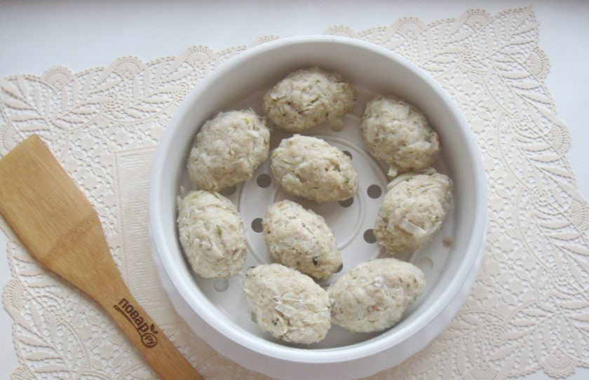 1. Этап. Ленивые голубцы в пароварке: Готовьте ленивые голубцы на пару 15 минут.