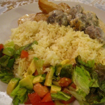 Тушеная картошка с тефтелями