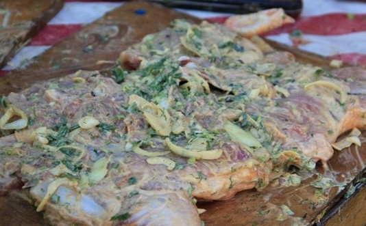 1. Этап. Цыпленок табака на гриле: Через пару часиков можно приступить и к приготовлению.