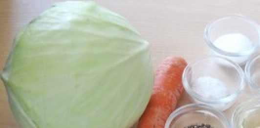 1. Этап. Голубцы консервированные: 3. Кроме овощей нам понадобятся приправы и уксус. Кориандр и смесь перцев отлично подойдут для таких голубцов.