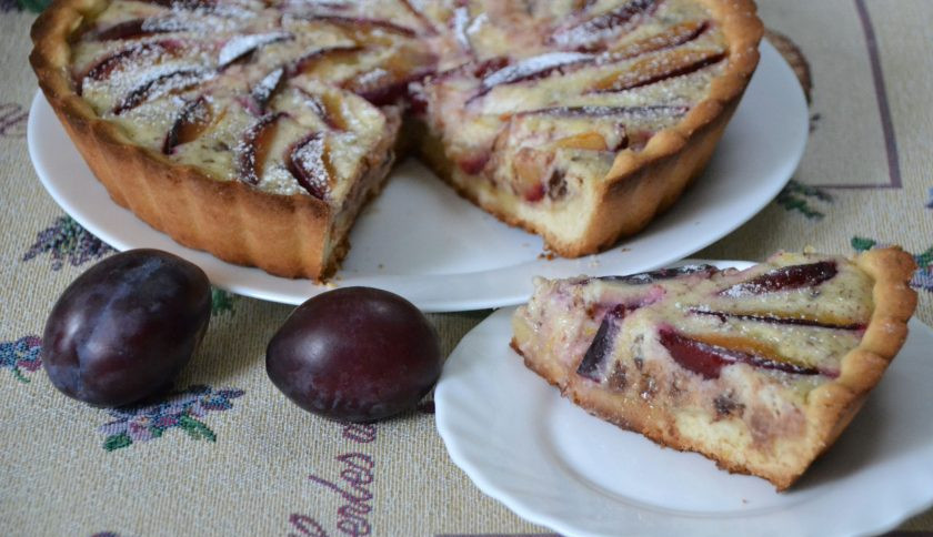 1. Этап. Лимонный торт с рикоттой: Режьте торт на кусочки и наслаждайтесь нежным вкусом рикотты в сочетании с лимоном и шоколадом, это очень вкусно!