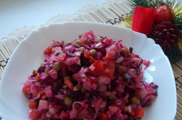 1. Этап. Любимый салат Петра 1: Перемешайте все ингредиенты. Заправьте салат солью и маслом. Приятного аппетита!