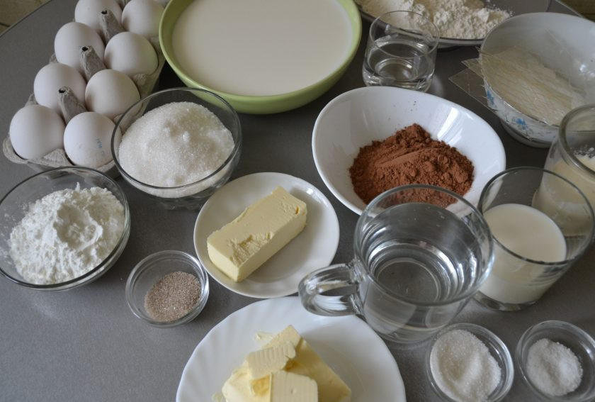 1. Этап. Глазурь для эклеров: Подготовьте ингредиенты.