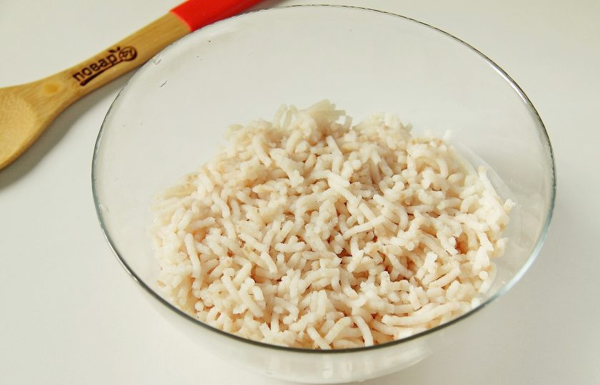 1. Этап. Рыбные оладьи: Рыбное филе измельчите в блендере или при помощи мясорубки.