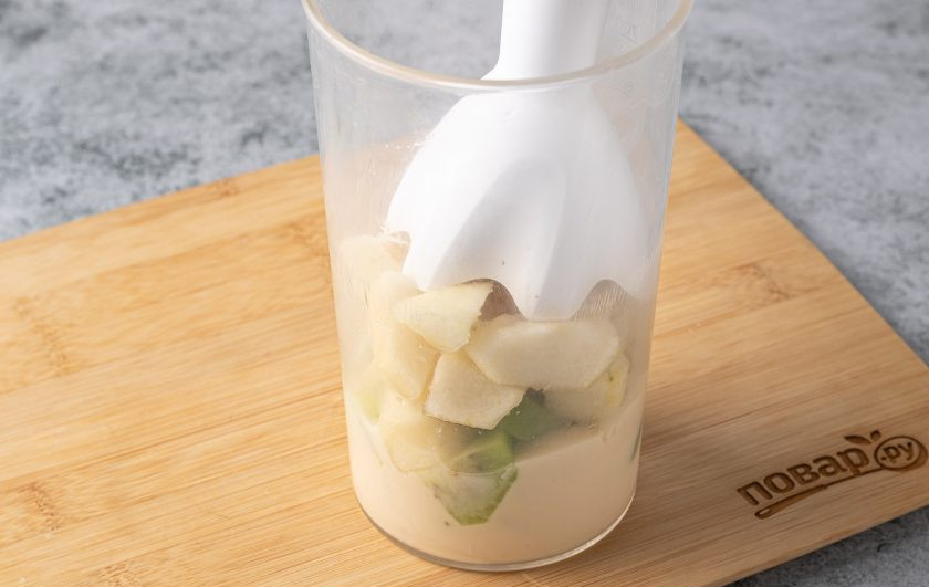 1. Этап. Смузи из киви с грушей: Переложите все ингредиенты в стакан для блендера. Пробейте до однородной консистенции.