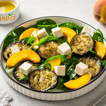 Салат из баклажанов, феты и персиков