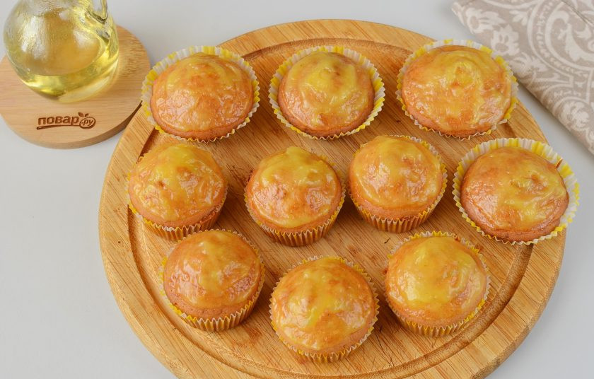 1. Этап. Тыквенные кексы: Покройте помадкой тыквенные кексы. Охладите и пробуйте!