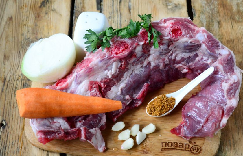 1. Этап. Свинина в специях: Подготовьте все необходимые ингредиенты.