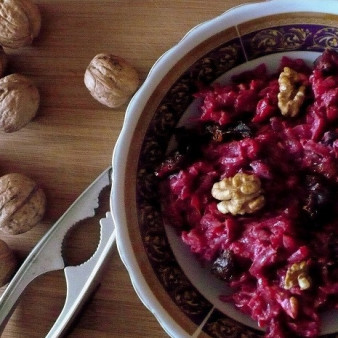 Салат с грецким орехом и черносливом