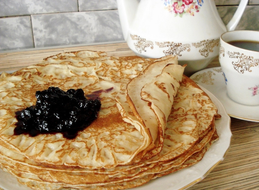 1. Этап. Блины на ряженке тонкие: 4. Ну, вот, собственно, и все! Можно наше блюдо подавать к столу с вареньем или сметаной!