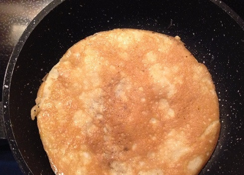 1. Этап. Пекинский салат: И выпекаем омлетный блинчик.