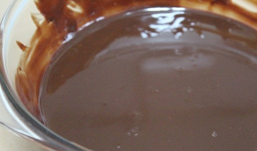 1. Этап. Пирожное Картошка по-новому: Растопить шоколад с маслом.