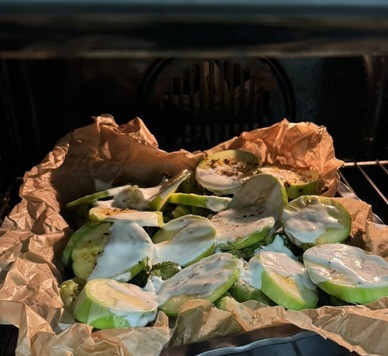 1. Этап. Ленивый ужин из филе минтая: Готовить в духовке 35-40 минут при температуре 200 градусов