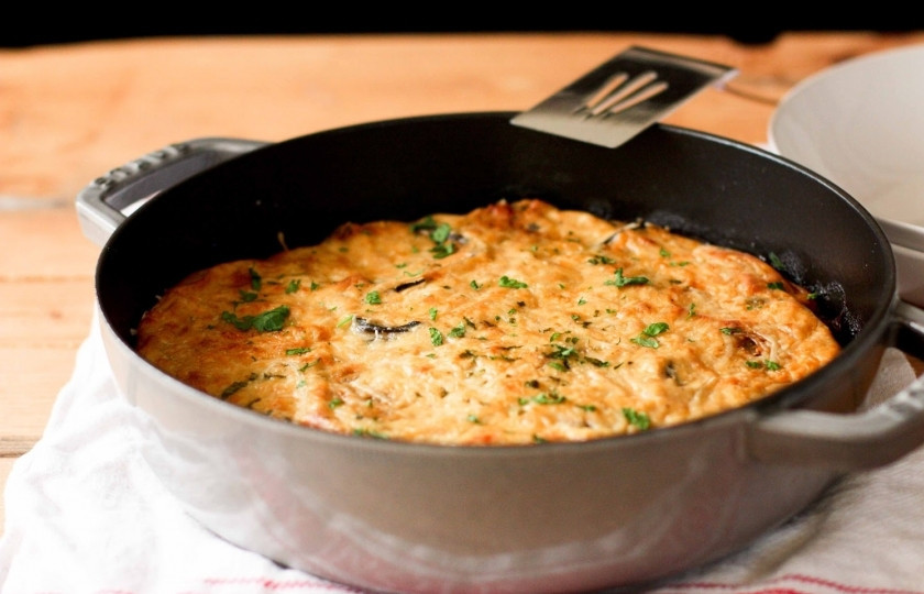 1. Этап. Мусака по-турецки: Сверху муссаку посыпьте тёртым пармезаном. Выпекайте в духовке при температуре 180 градусов 50-60 минут. Ваша мусака по-турецки готова!