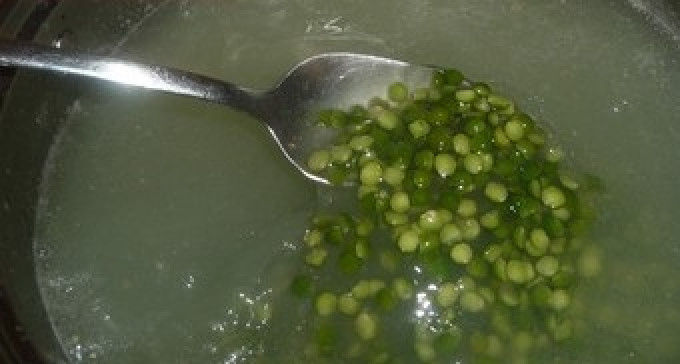 1. Этап. Суп из баранины и гороха: Отварите в подсоленной воде баранину, затем баранину извлекаем из бульона и в этой же воде варим промытый горох.