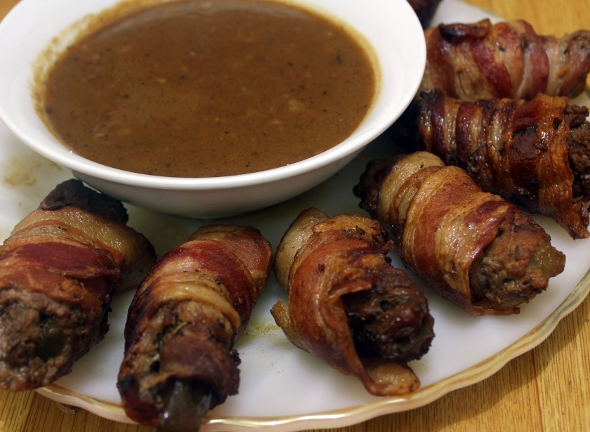 1. Этап. Рулетики из говядины с начинкой: Подавайте рулетики из говядины с начинкой с получившимся соусом. Приятного аппетита.