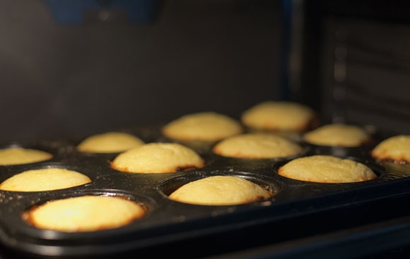 1. Этап. Пастель-де-Ната: 13. Разогрейте духовку до 210 градусов и выпекайте минут 20-25. Последние 3 минуты увеличьте температуру до максимума.