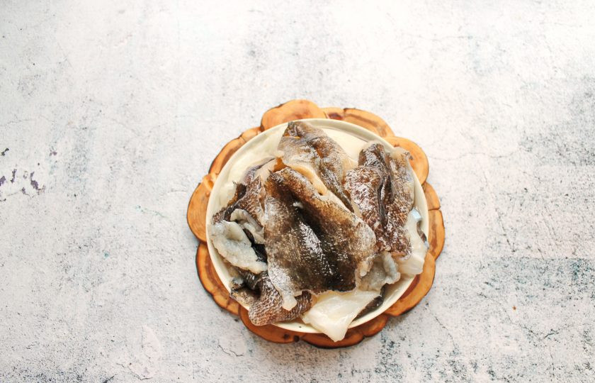 1. Этап. Котлеты из ротана: Очистите рыбу от чешуи, отстрегите плавники, отрежьте голову и хвост. Сделайте филе.