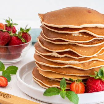 Панкейки с клубникой