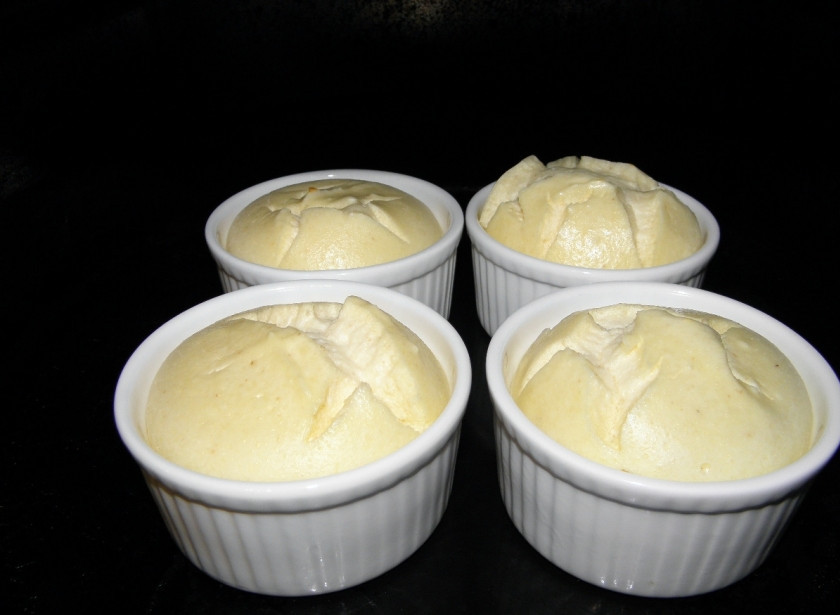 1. Этап. Творожная запеканка в формочках: В процессе выпечки творог поднимется немного, учитывайте это.