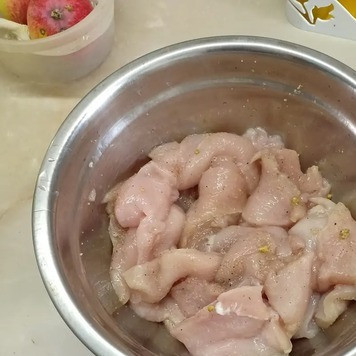 1. Этап. Куриные грудки под сырно-овощной шубкой: *