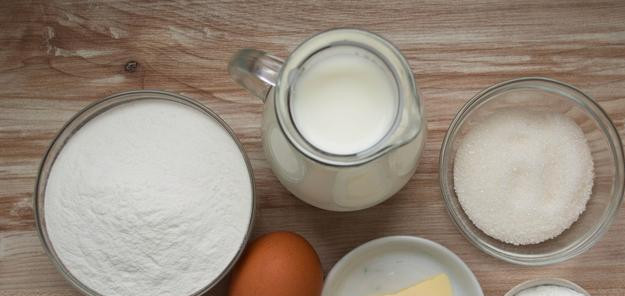 1. Этап. Блинчики из рисовой муки: 1. Рецепт приготовления блинчиков очень простой. Для начала нужно замесить тесто и раскалить сковороду.